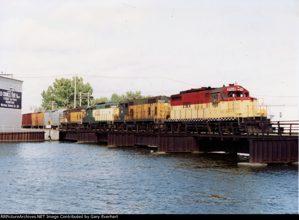 FRVR GP9 #1702 - Fox River Valley RR